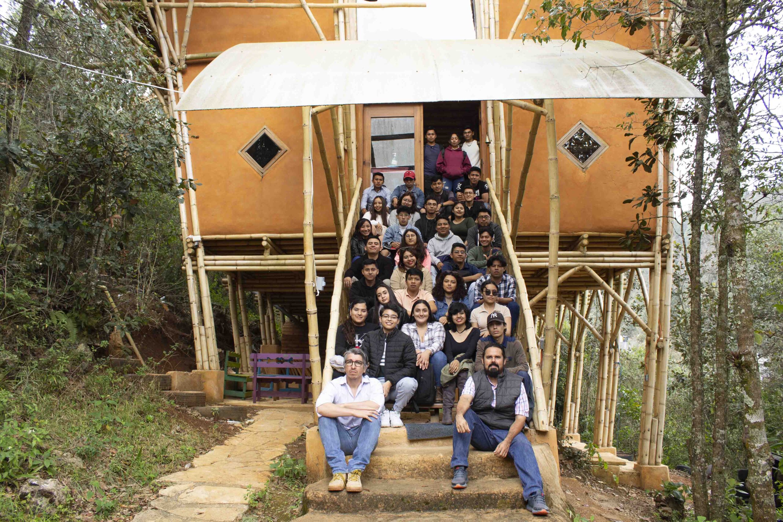 Estudiantes de la Facultad de Arquitectura de la UNACH realizan visita a Alter Natos