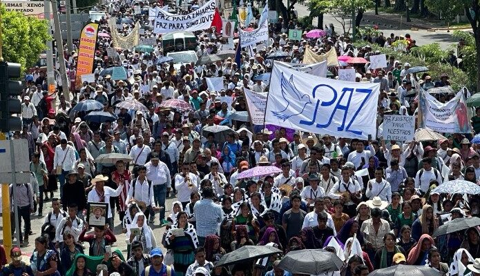 Miles marchan pidiendo paz en Chiapas