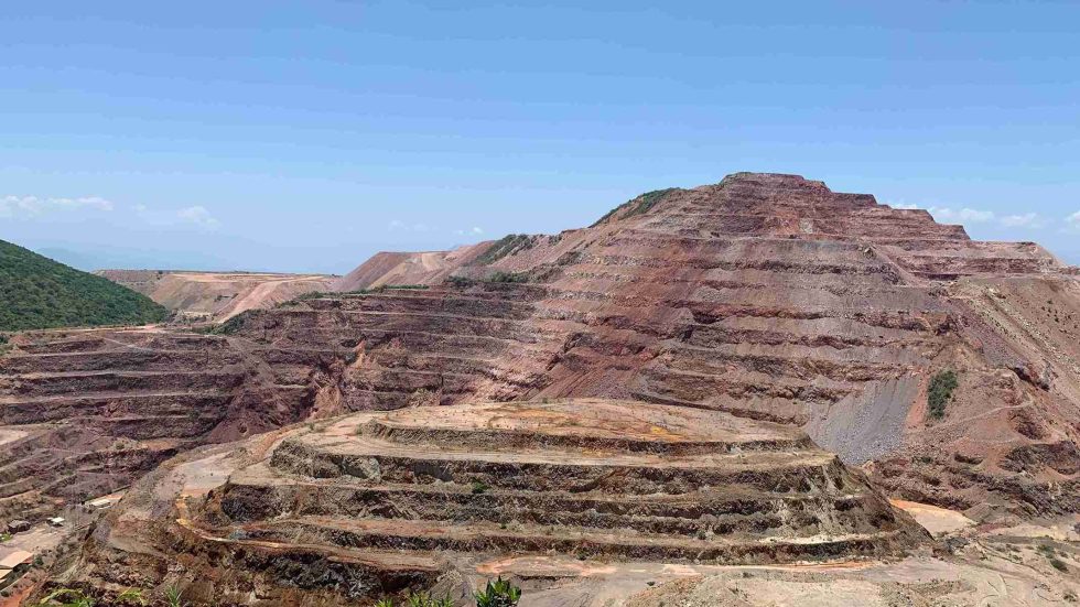 La Auto-Regulación Empresarial de la Minería es una Simulación